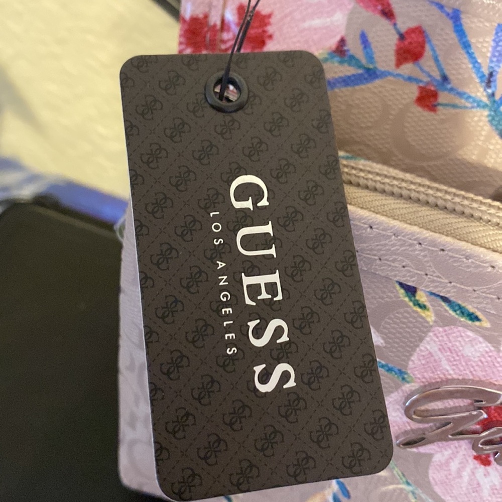 Guess - Picture 6 of 7